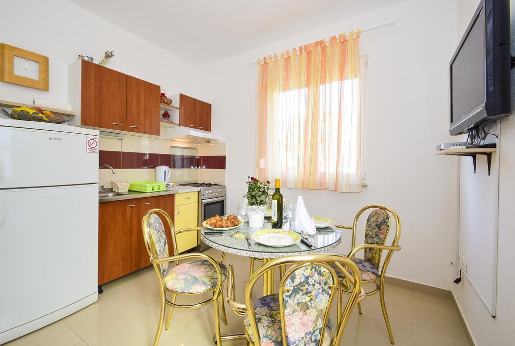 Amadrian Apartments Šibenik Rom bilde